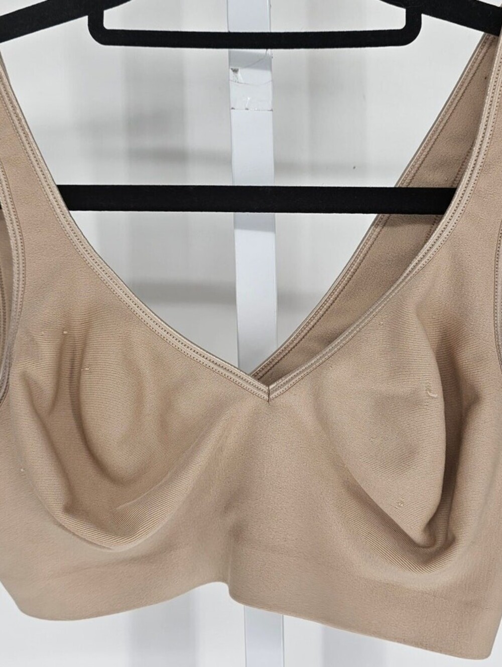 Hanes Womens Sz M Wire Free T Shirt Bra Dark Beige V Neck Very Soft